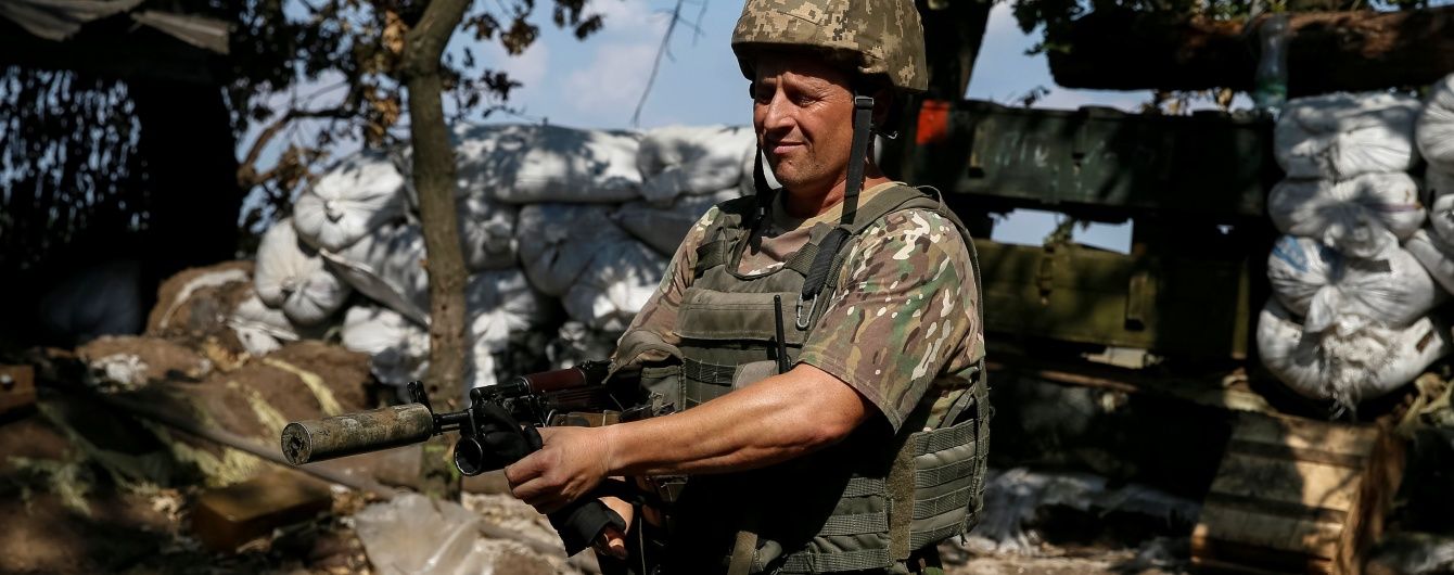 Російські окупанти 18 разів гатили по українських позиціях. Дайджест АТО