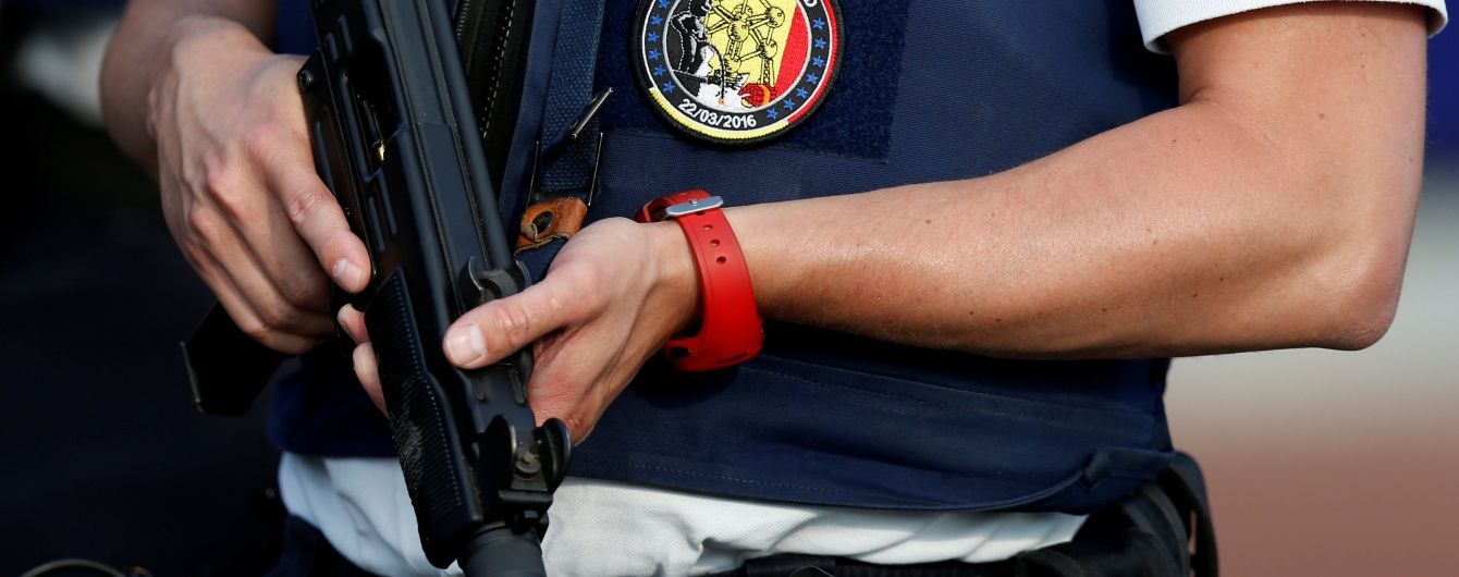 У Брюсселі невідомий з ножем взяв у заручники 15 осіб