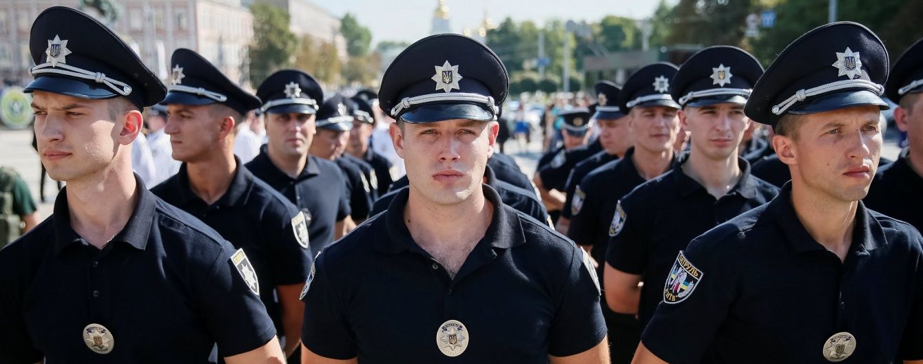 В Тернополе бабушка при задержании покусала полицейского