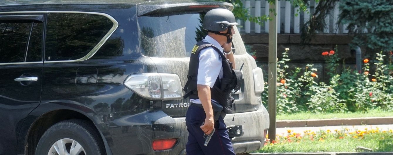 У Мережі з'явилося відео із ймовірним нападником на поліцейський відділок в Алмати