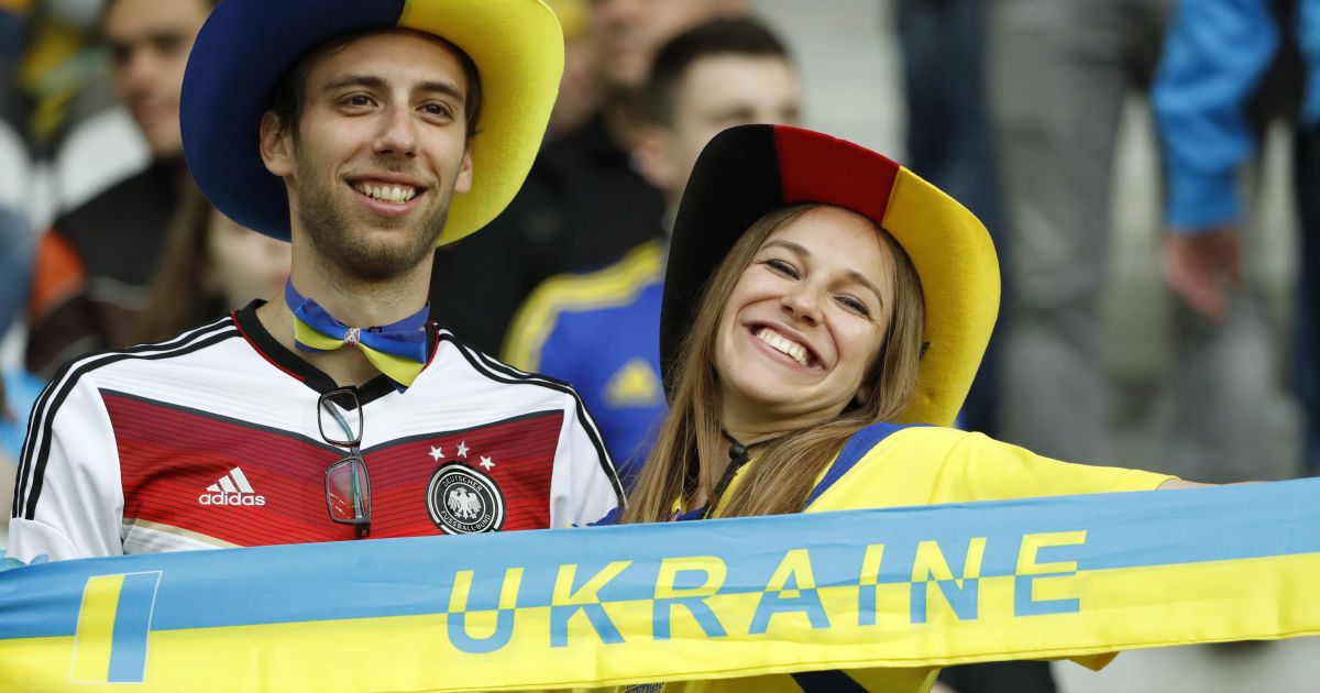 Найкращі селфі вболівальників збірної України під час дебюту на Євро-2016