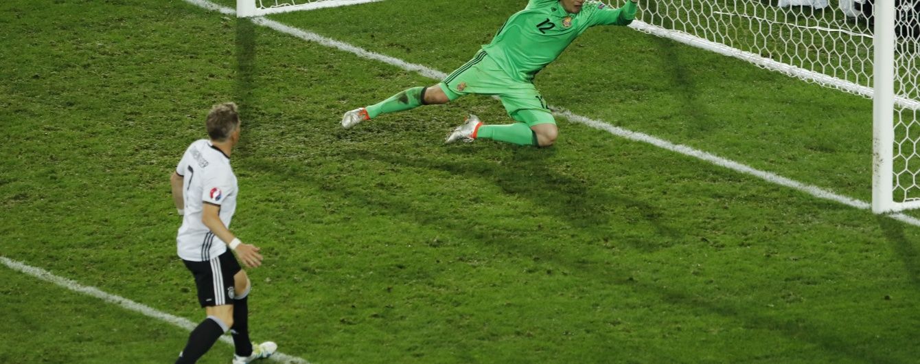 Німеччина - Україна - 2:0. Дивись відео голу Швайнштайгера