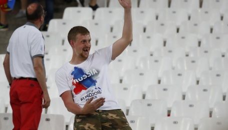 Французька поліція депортує російських фанатів, яких упіймала дорогою на Лілль