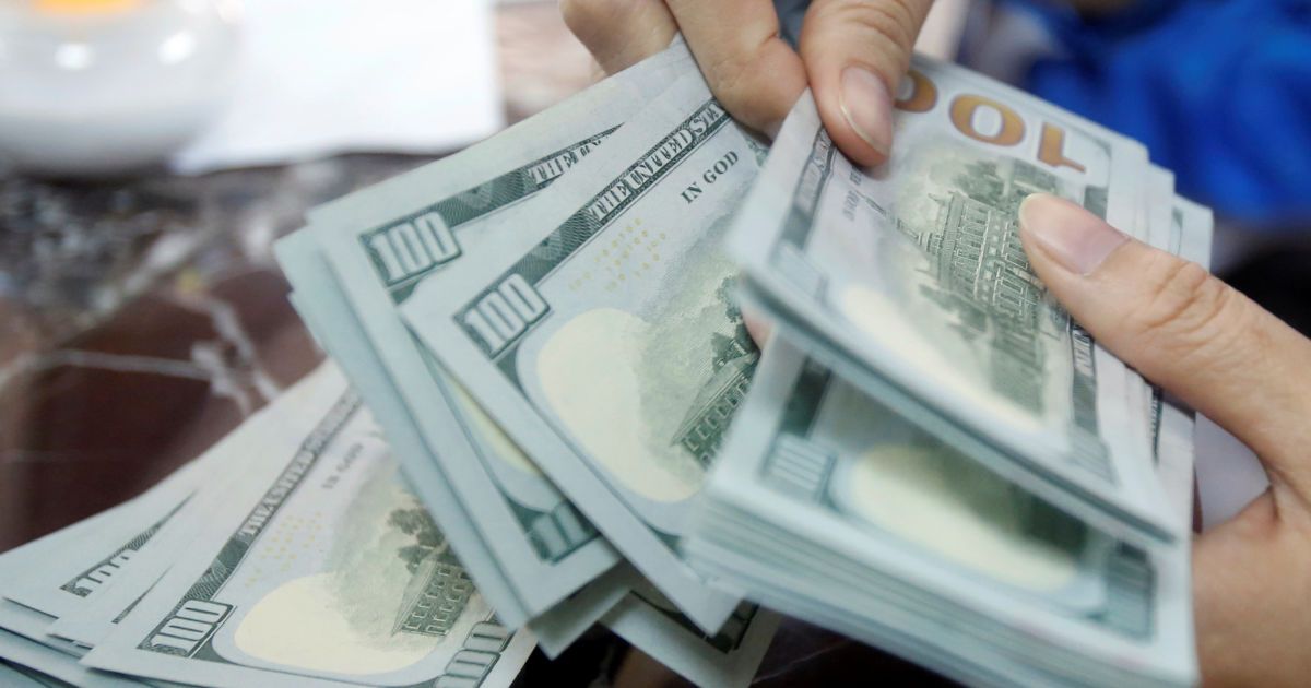 Україна повинна буде щороку віддавати по 7 мільярдів доларів боргів – НБУ