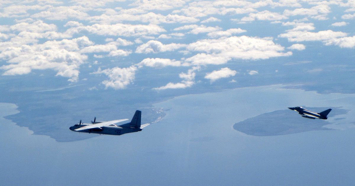 Два самолета РФ вошли в воздушное пространство Британии, против них по тревоге подняли "Тайфуны"