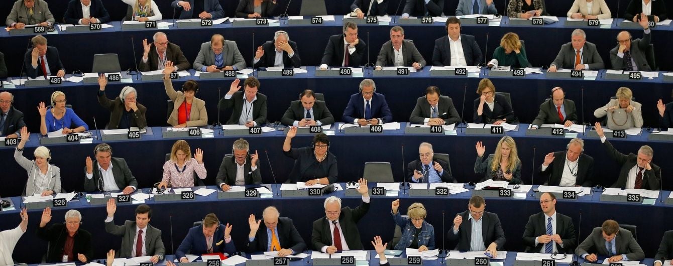 Європарламент вимагає закрити порти для російських суден та запровадити санкції проти РФ