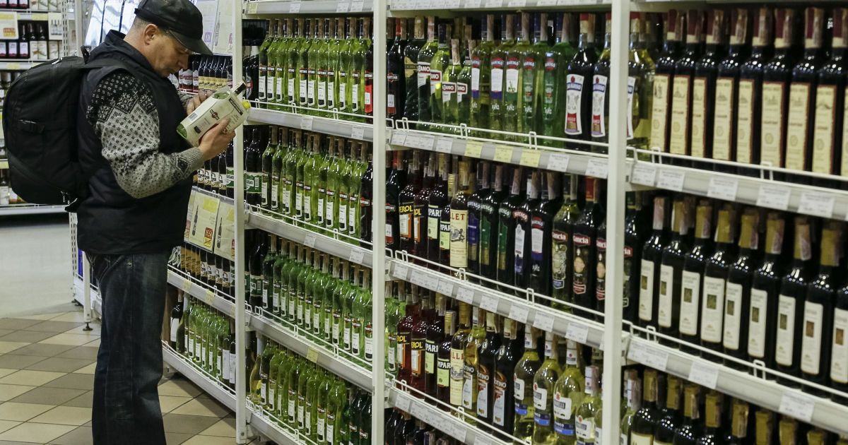 В Киеве запретили продавать алкоголь в МАФах