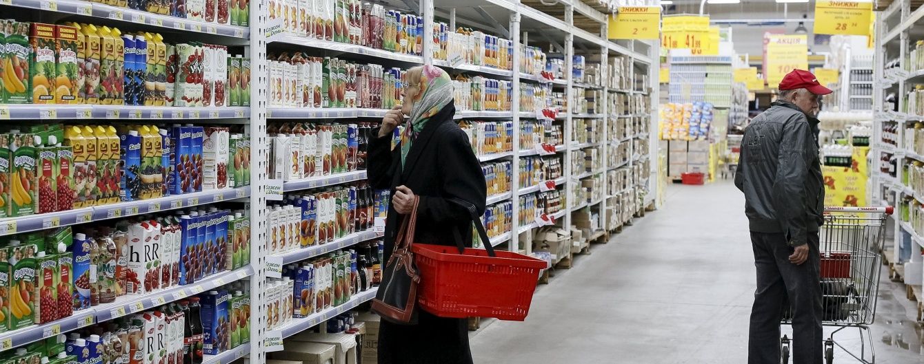 Украинцы тратят на еду больше половины своих доходов