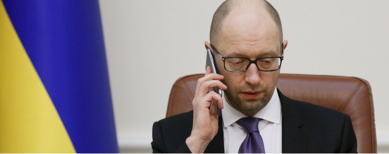 У Кабміні розповіли, скільки Яценюк заробив у березні