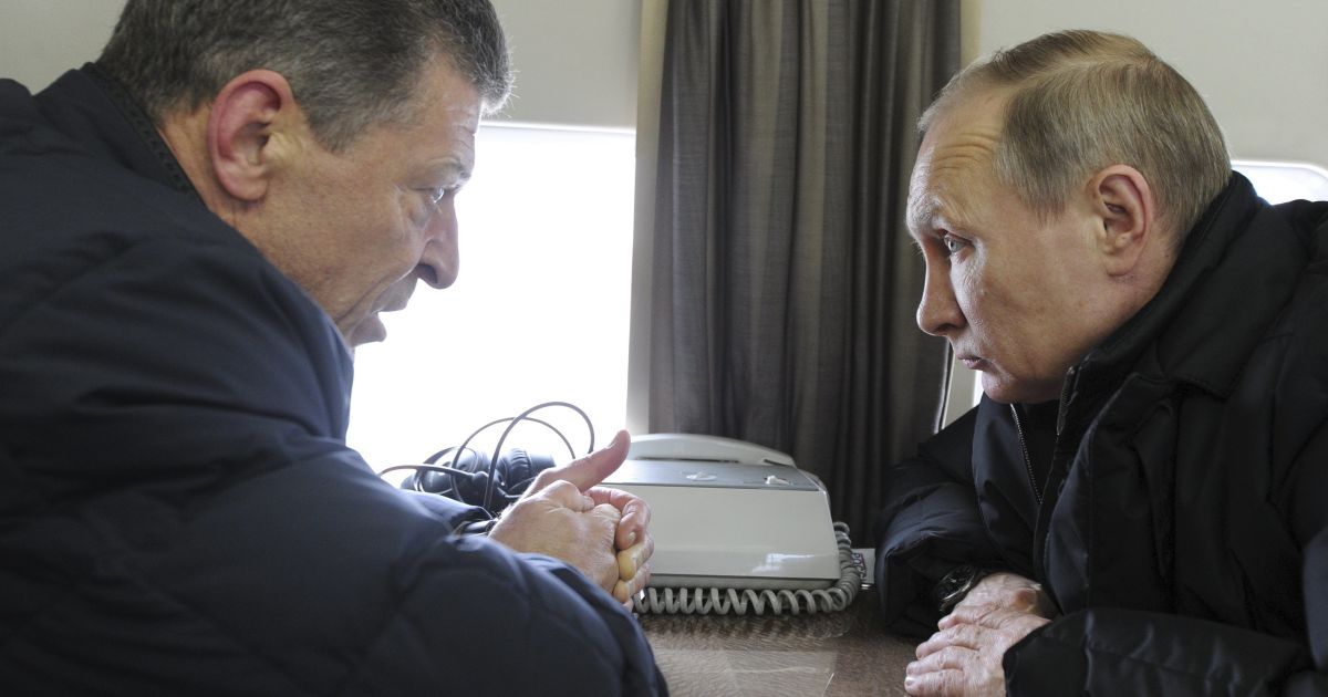 Путин прилетел в оккупированный Крым