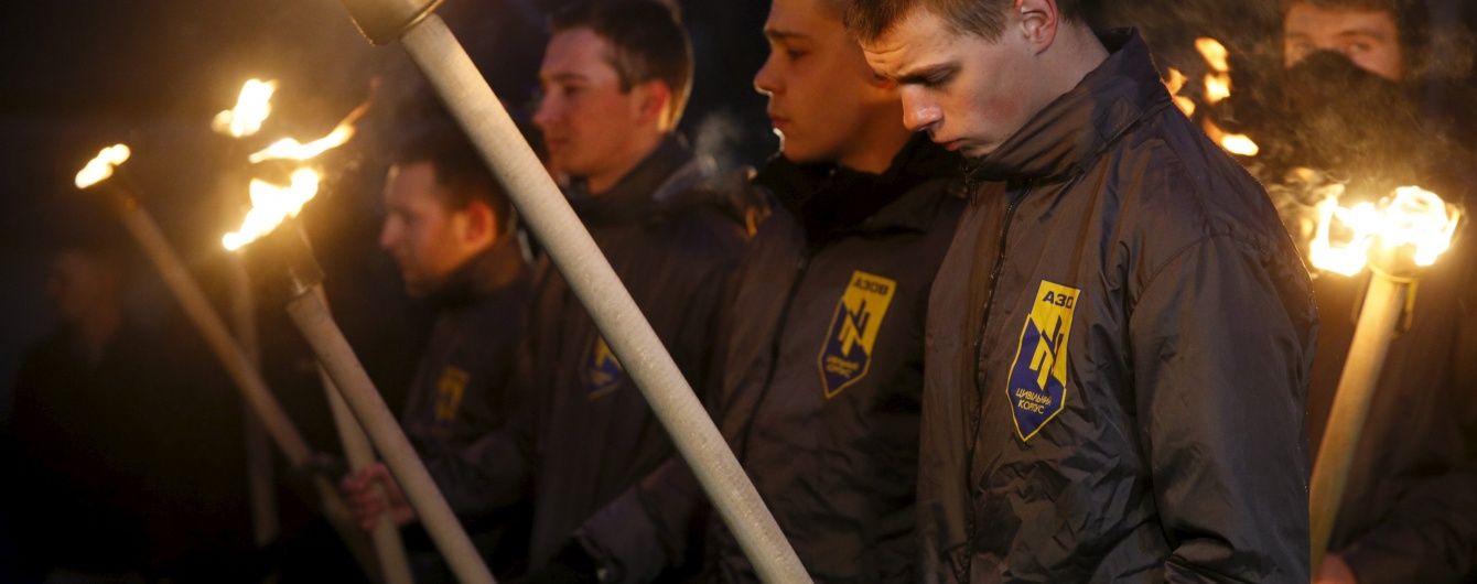 "Азов" вшанував пам'ять жертв терактів у Бельгії запаленими смолоскипами