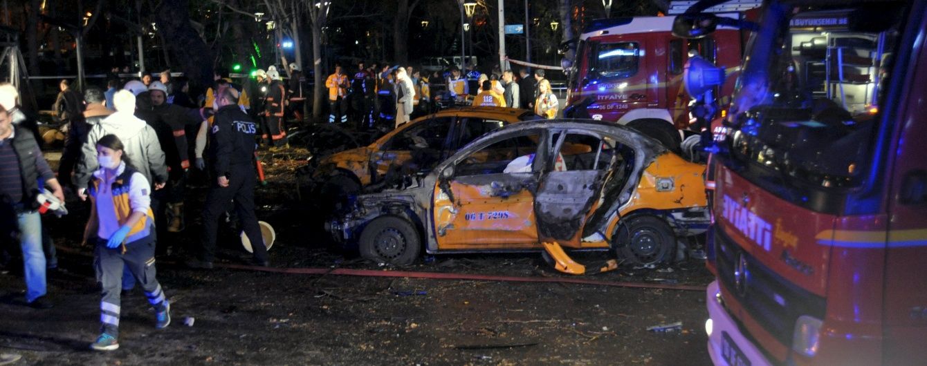 У Мережі з'явилися відео потужного вибуху в Анкарі