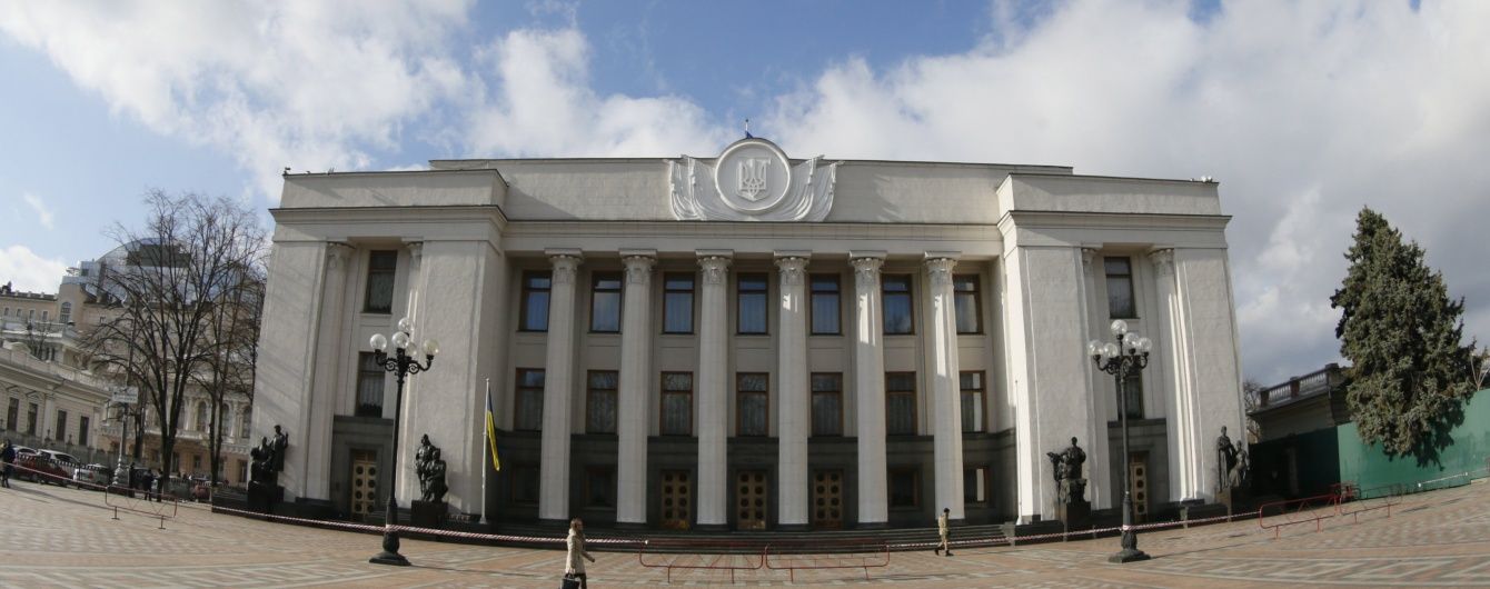Рада продлила особый статус отдельных районов Донецкой и Луганской областей