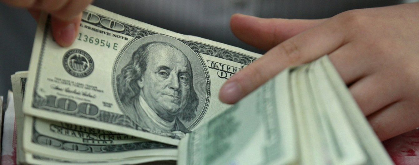 Долар і євро втратили в ціні в курсах НБУ на 8 квітня. Інфографіка