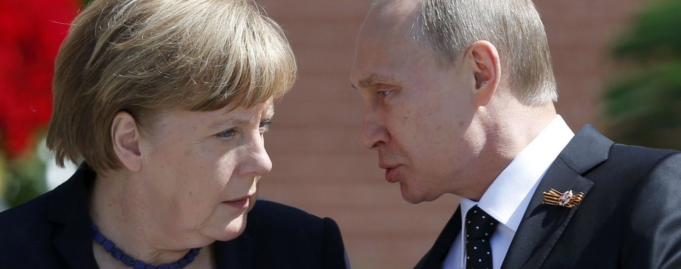 Путін і Меркель обговорили виконання Мінських угод - Reuters