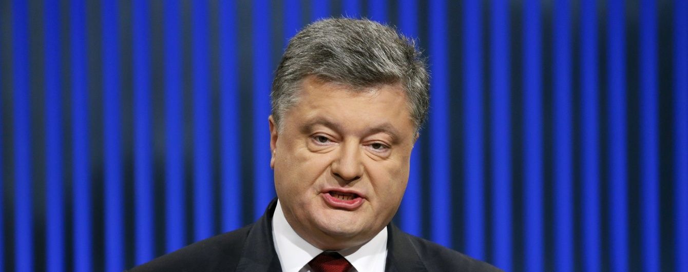 Президент Порошенко підписав перший закон від Савченко