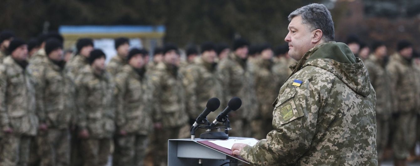 Порошенко запропонував Яценюку негайно збільшити зарплати військовим