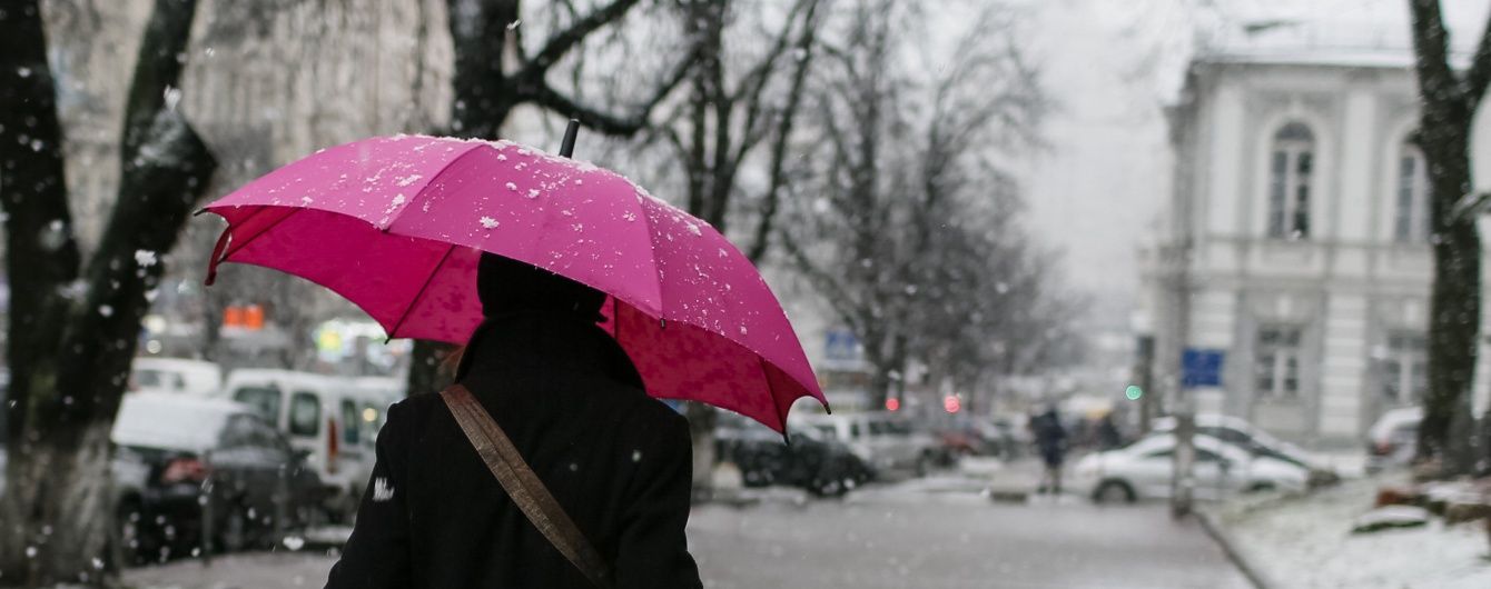 На Україну насуваються дощі із мокрим снігом та туманом