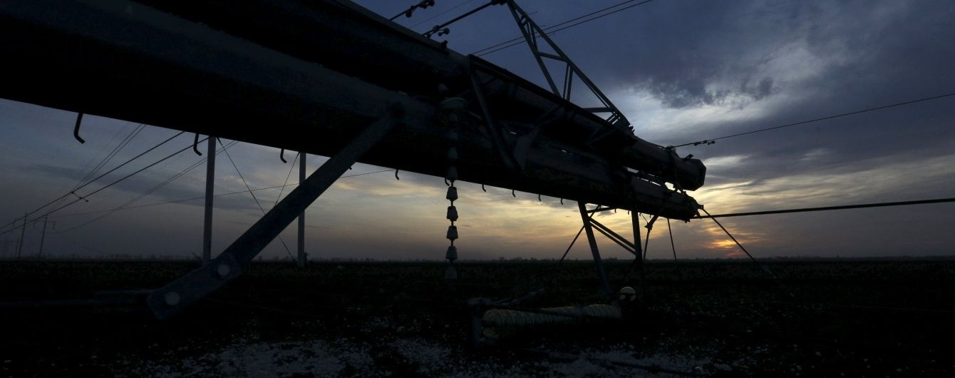 Полиция назвала причину падения опоры ЛЭП