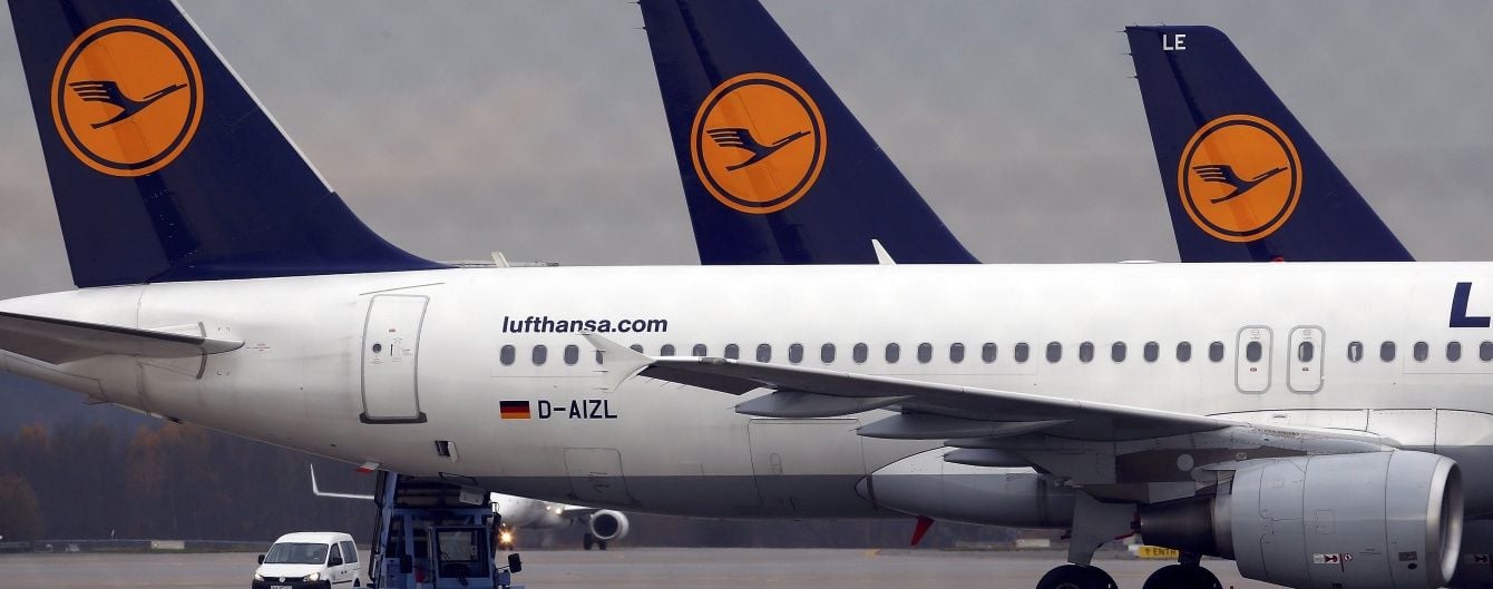 Екстрена посадка: літак Lufthansa сів через пасажира, котрий намагався відкрити двері у повітрі