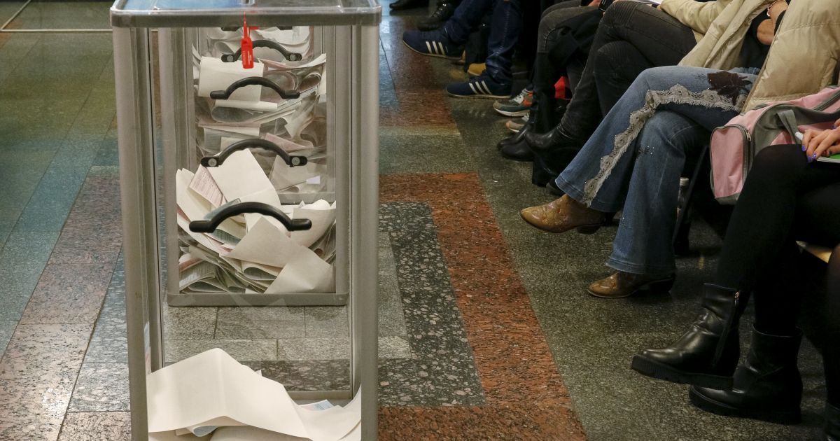 На выборах мэра Павлограда решили отменить второй тур, в который вышел ветеран АТО