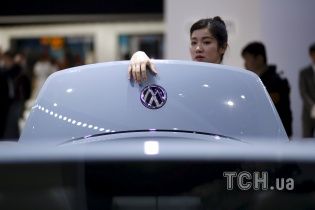 Через скандал акції автогіганта "Фольксваген" впали на 23%