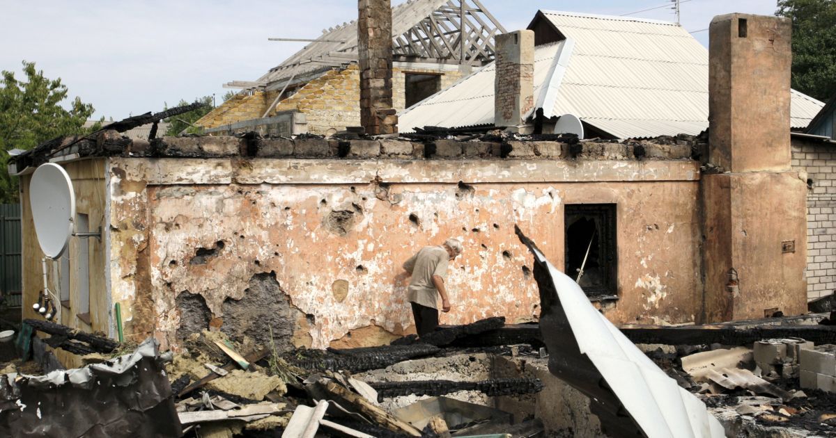 Бойовики поливали вогнем артилерії житлові квартали Авдіївки та били біля Маріуполя
