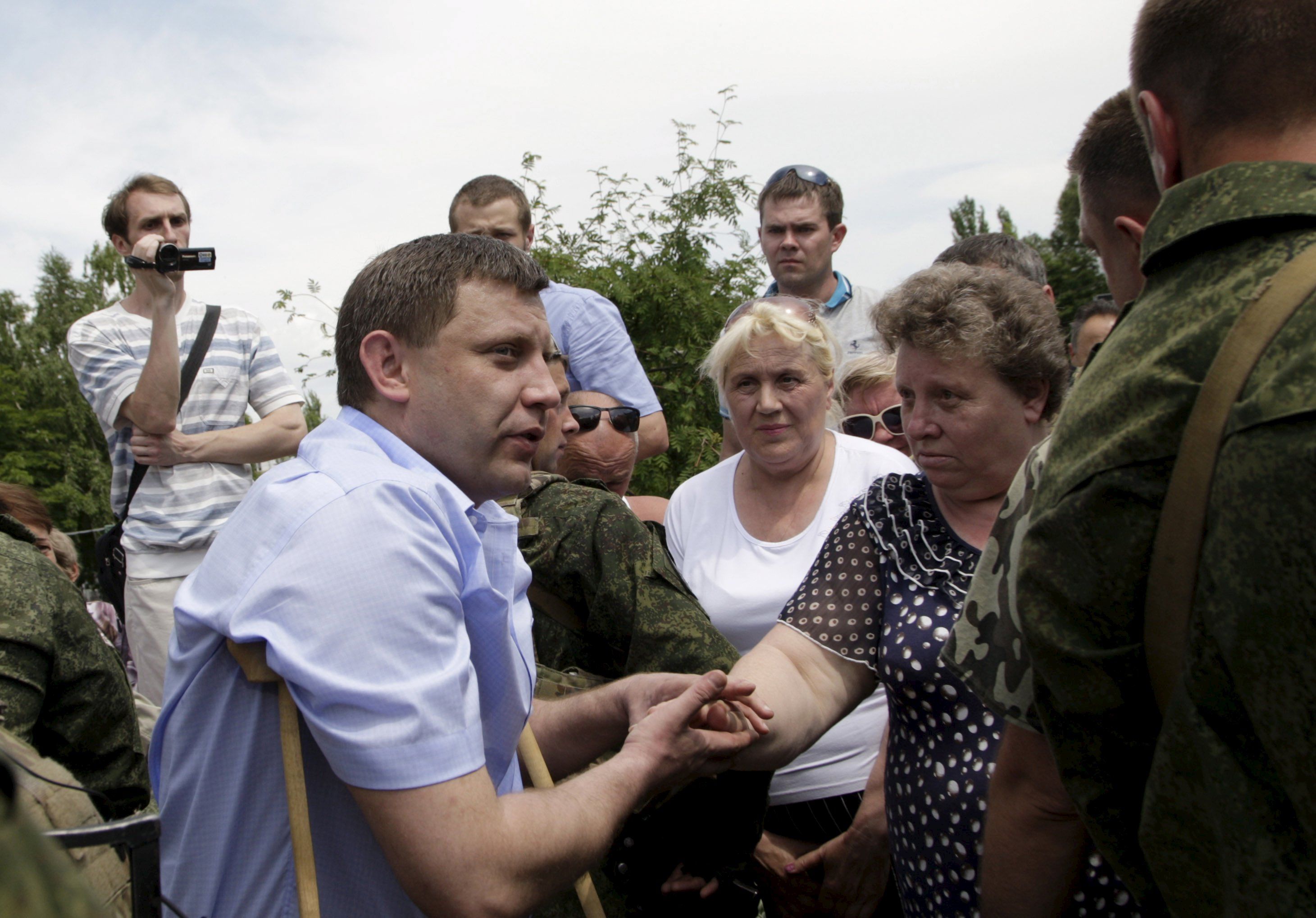 Олександр Захарченко на милицях _1