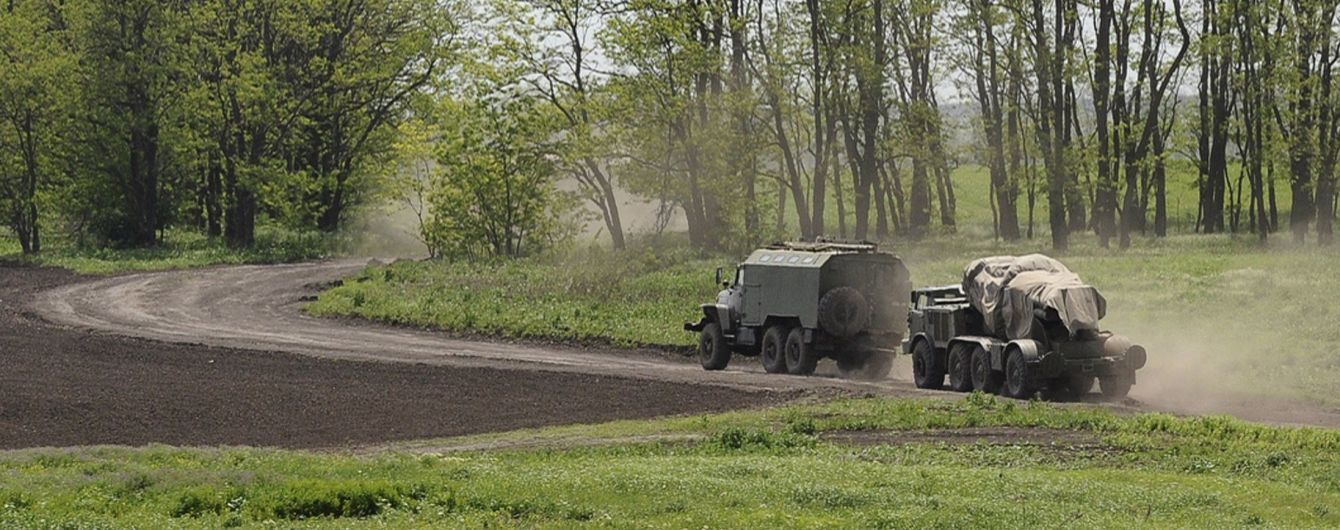 На Донбассе миссия ОБСЕ заметила колонну грузовиков с зенитной установкой, которая ехала со стороны РФ