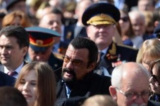 Стивен Сигал приехал на парад к Путину