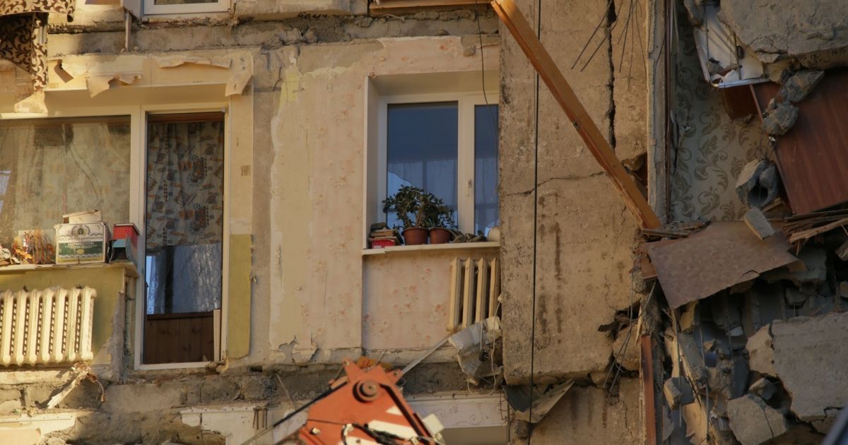 "Не верьте слухам": губернатор опроверг версию о связи между взрывами маршрутки и дома в Магнитогорске