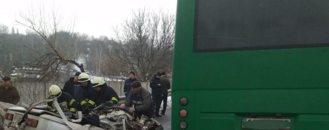 Под Киевом в ДТП "Запорожца" с маршруткой оборвались три человеческих жизни