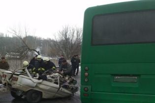 Под Киевом в ДТП "Запорожца" с маршруткой оборвались три человеческих жизни