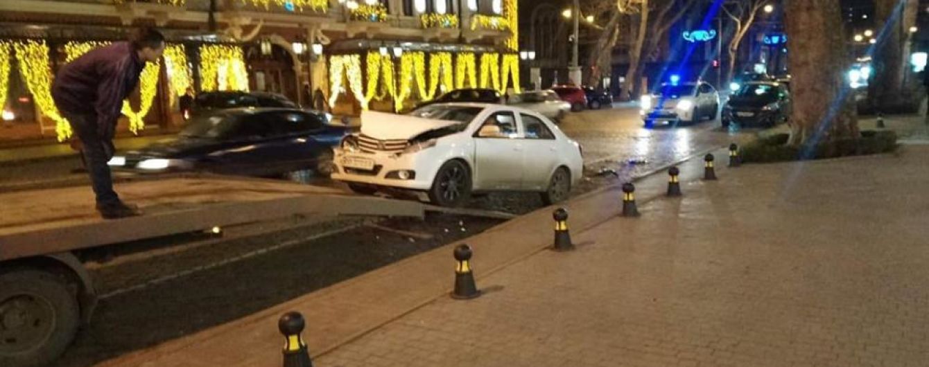 П'яний одесит протаранив три припарковані автівки