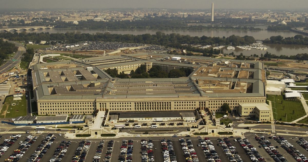 Загрози від РФ: очільник Пентагону обговорив з британським колегою небезпеку Росії