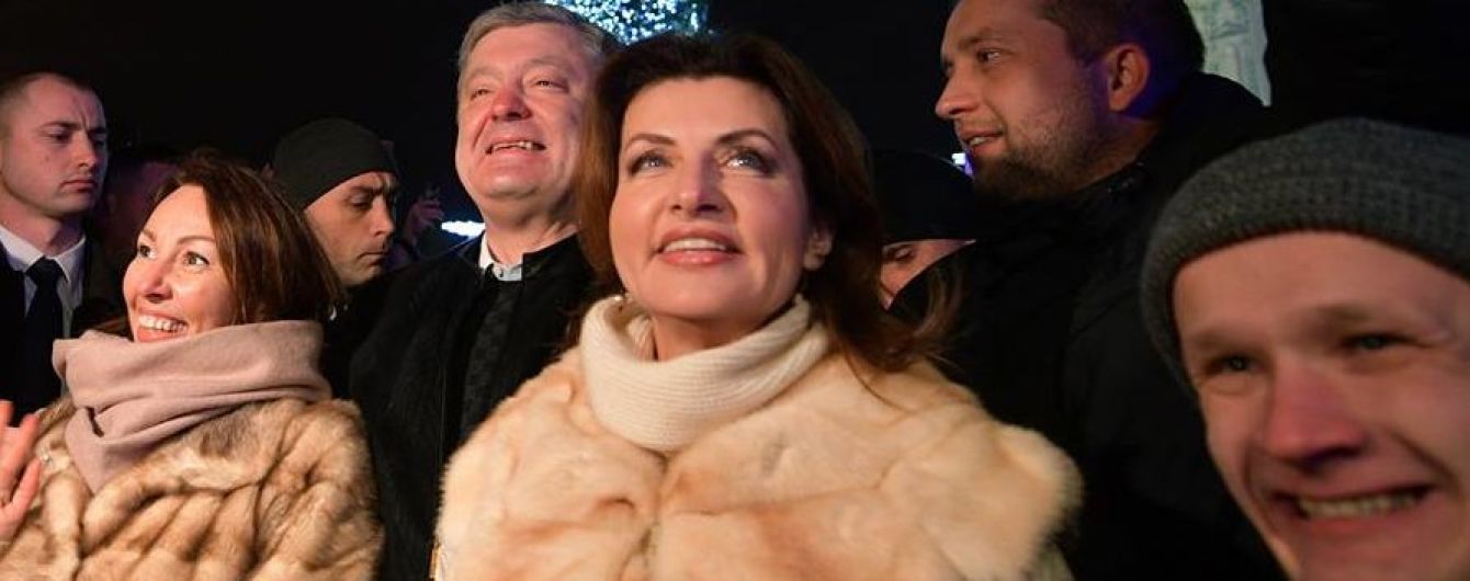 У пальті з хутром і з ніжним макіяжем: Марина Порошенко на Софійській площі