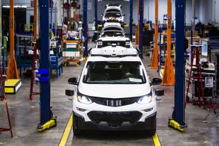 General Motors попала в судебный скандал из-за сокращений сотрудников
