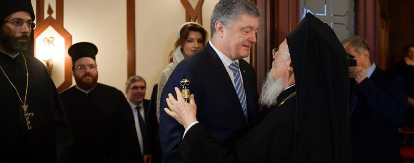 Порошенко принял причастие в храме Вселенского Патриархата