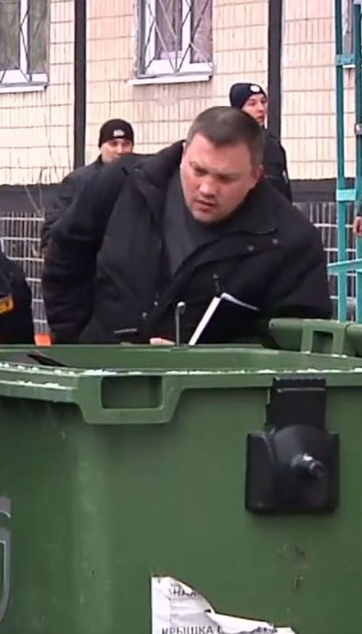 У Дніпрі мертву дівчину вклали у валізу і викинули у сміттєвий бак