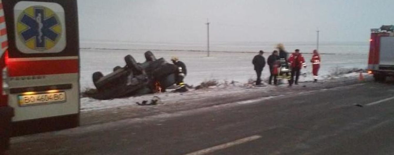 На Тернопольщине автомобиль с детьми попал в смертельную аварию