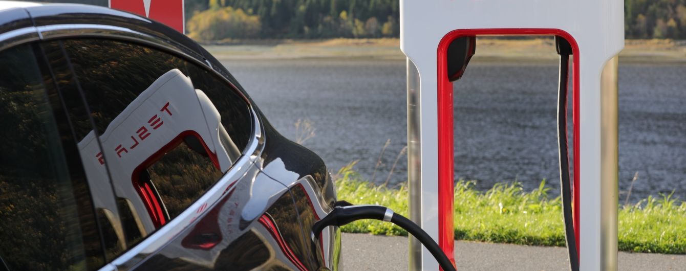 Tesla решила значительно снизить цены на свои авто
