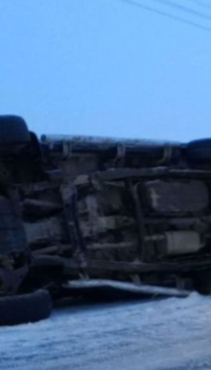 На Прикарпатті позашляховик зіткнувся з легковою автівкою, двоє людей загинули