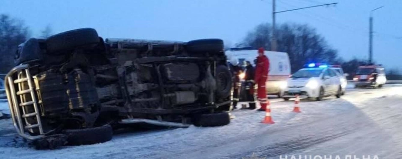В Івано-Франківській області сталася аварія: двоє загинули, шестеро поранені