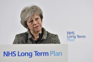 Мэй отказалась ехать на форум в Давос из-за Brexit