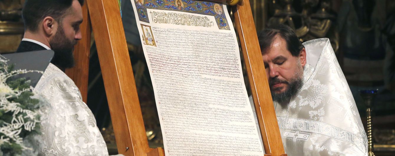 Украинские школьники в этом году начнут изучать историю создания ПЦУ и предоставление Томоса