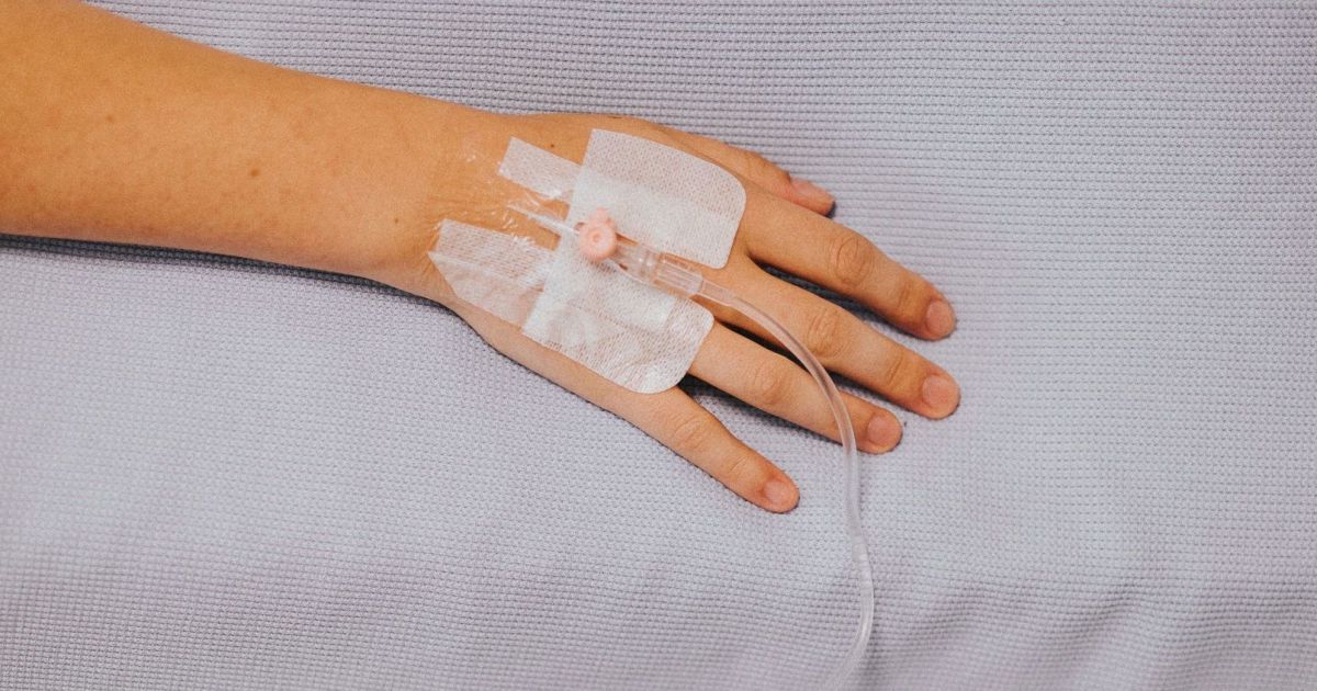 На Запоріжжі дівчинка померла від туберкульозу: батьки її не лікували і відправляли до школи