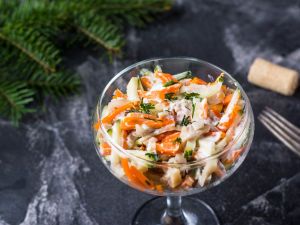 Праздничный салат со скумбрией
