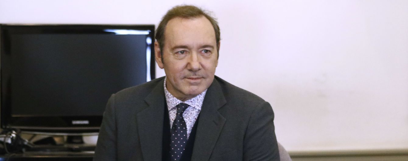 Брат обвиняемого в секс-домогательствах Кевина Спейси сравнил актера с отцом-извращенцем