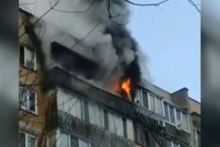 На Троещине пьяный курильщик поджег квартиру на последнем этаже