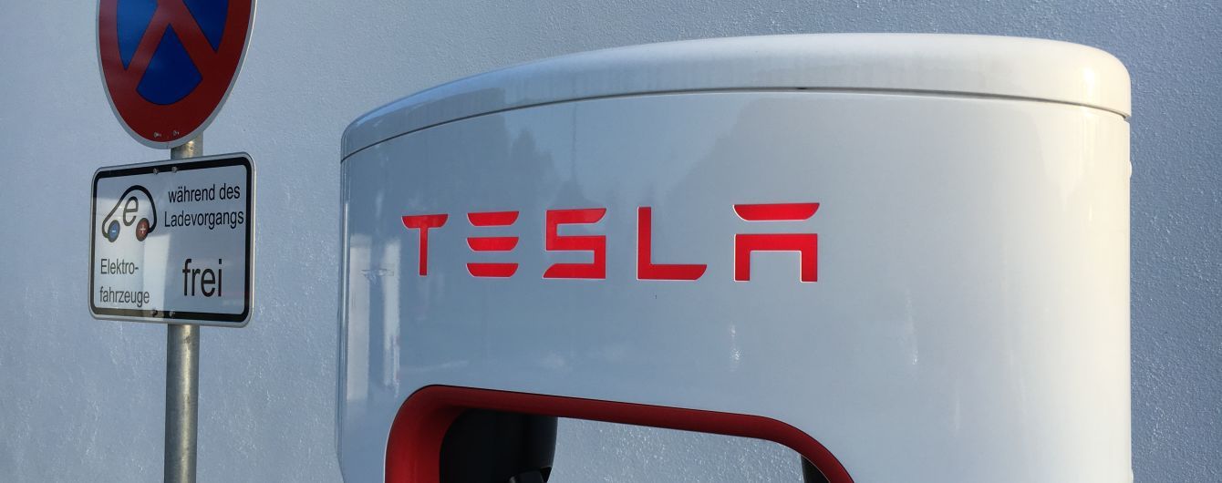 PR для привлечения клиентов: СМИ объяснили, почему Tesla не могла сбить российского робота Promobot